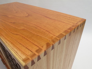 Gabinete macizo en Paraíso y Nogal