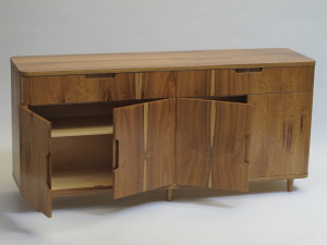 Comoda en Peteribí macizo