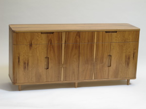 Comoda en Peteribí macizo