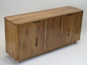 Comoda en Peteribí macizo