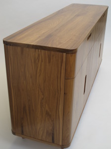 Comoda en Peteribí macizo