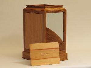 Vidrina para busto gp ebanisteria