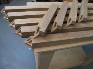 Mesa Ratona en madera de Iroko