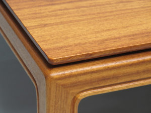 Mesa Ratona en madera de Iroko gp ebanisteria