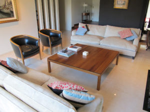 Mesa Ratona en madera de Iroko gp ebanisteria