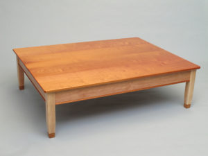 Mesa Ratona de Cedro Boliviano y Guindo