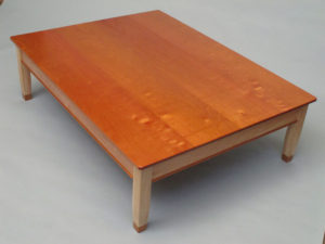 Mesa Ratona de Cedro Boliviano y Guindo