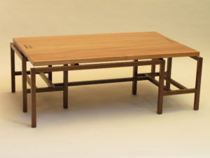 Mesa ratona de Jequetibá y Lapacho. Germán Plessl- Ebanista. GP Ebanistería de autor.