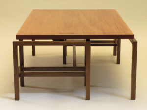 Mesa ratona de Jequetibá y Lapacho. Germán Plessl- Ebanista. GP Ebanistería de autor.