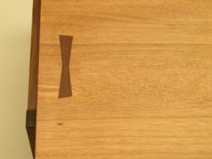 Mesa ratona de Jequetibá y Lapacho. Germán Plessl- Ebanista. GP Ebanistería de autor.